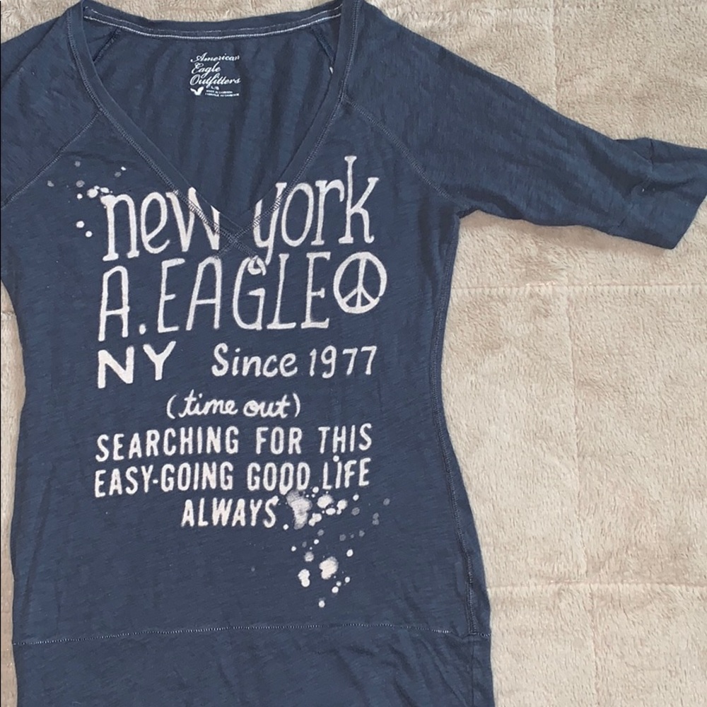AE Graphic tee v-neck